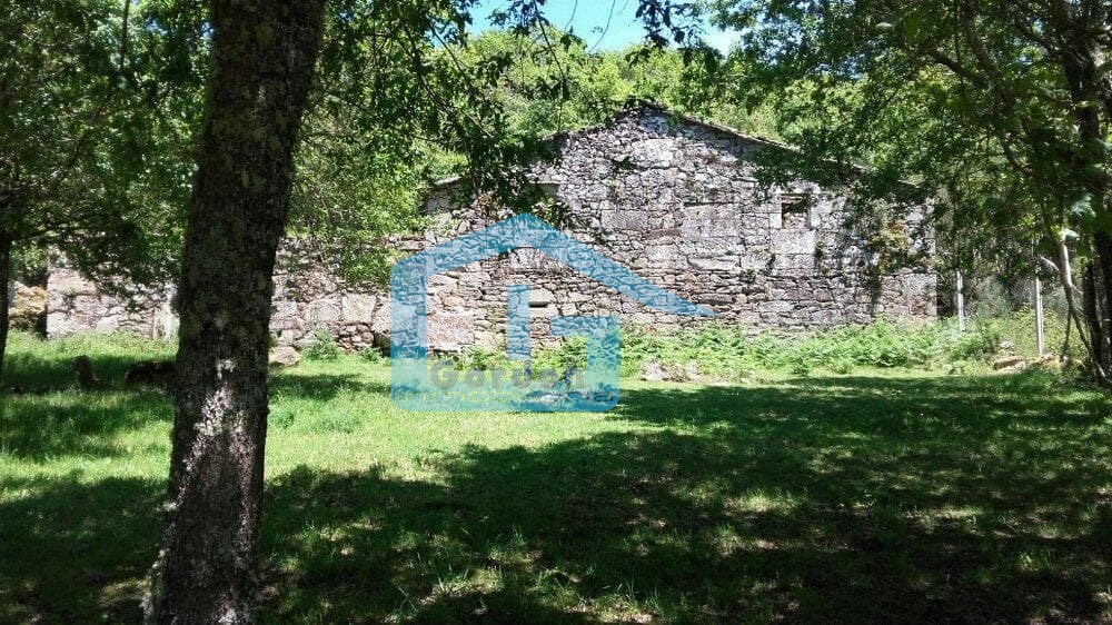 Foto 1 Cerdedo: A5826: Casa de piedra en ruinas, con finca alrededor... preciosas vistas...