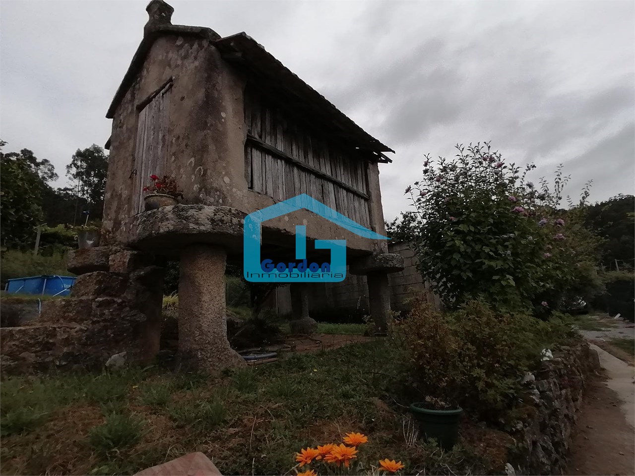 Foto 17 Meaño: A7090: Casa de piedra con finca, hórreo, lareira, cocina leña...